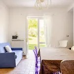 Villa Pace, Luminosita E Comodita A Due Passi Dal Garda *