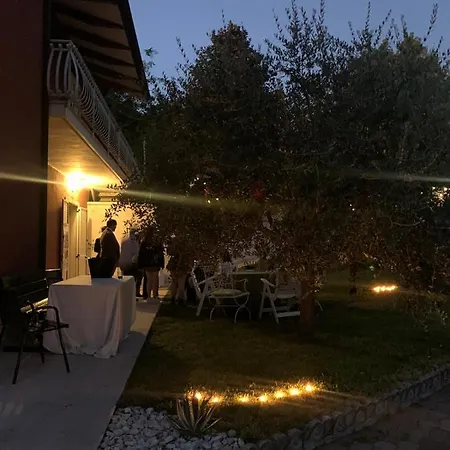 Villa Pace, Luminosita E Comodita A Due Passi Dal Garda