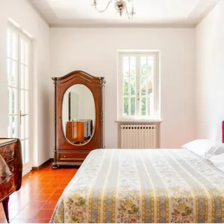 Villa Pace, Luminosita E Comodita A Due Passi Dal Garda *