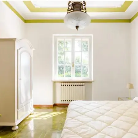 Villa Pace, Luminosita E Comodita A Due Passi Dal Garda