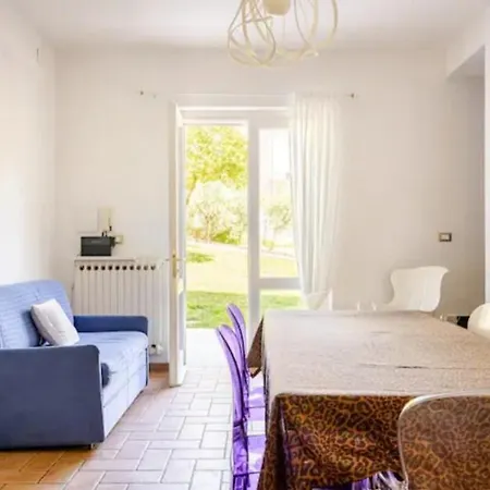 Villa Pace, Luminosita E Comodita A Due Passi Dal Garda *